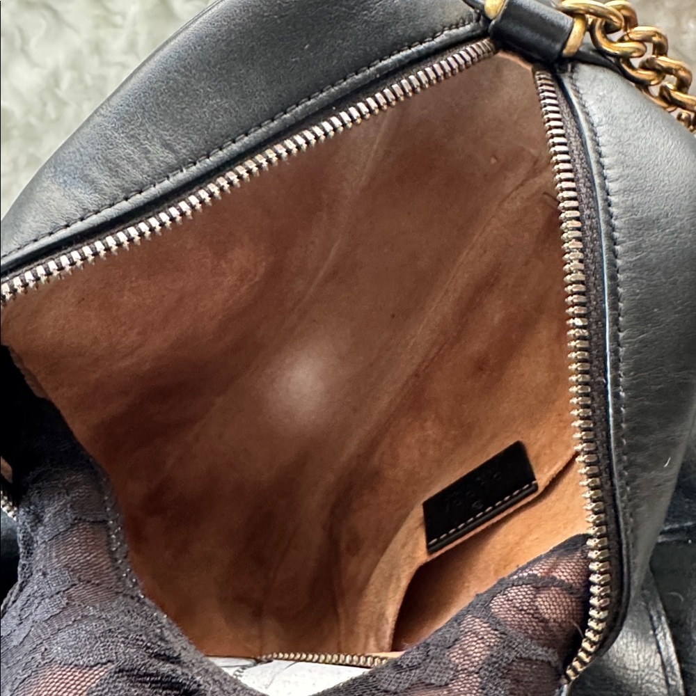 Gucci Black Chevron Leather Crossbody Bag with Gold GG - Picture 3 of 6